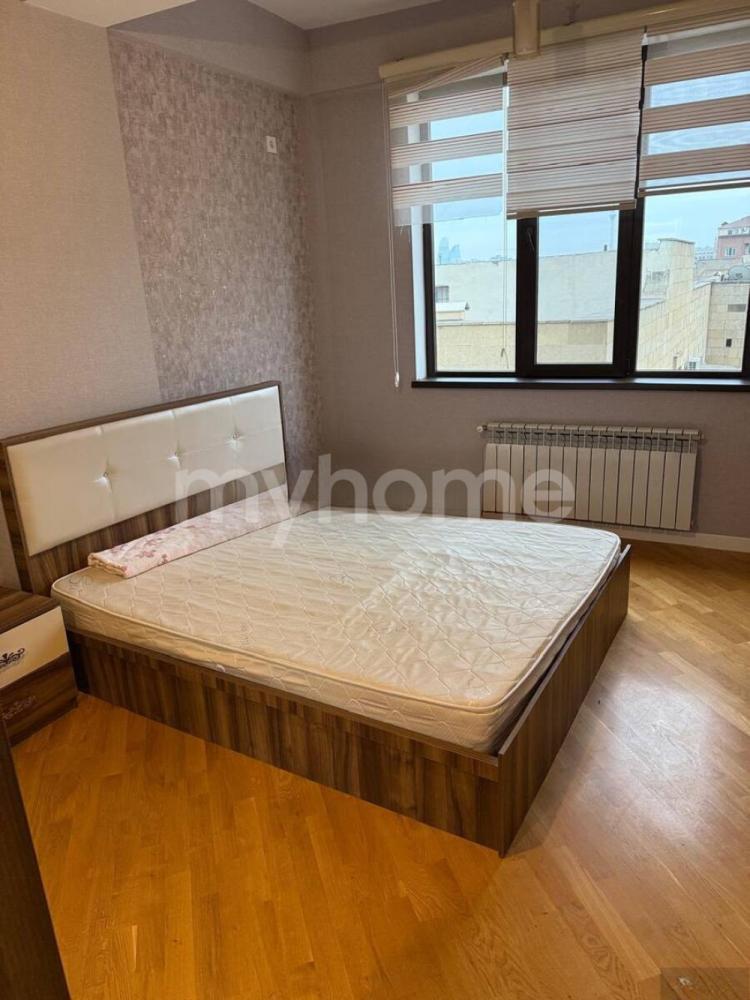 Bakı şəhəri 75m² mənzil kirayə verilir