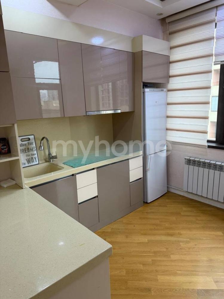 Bakı şəhəri 75m² mənzil kirayə verilir