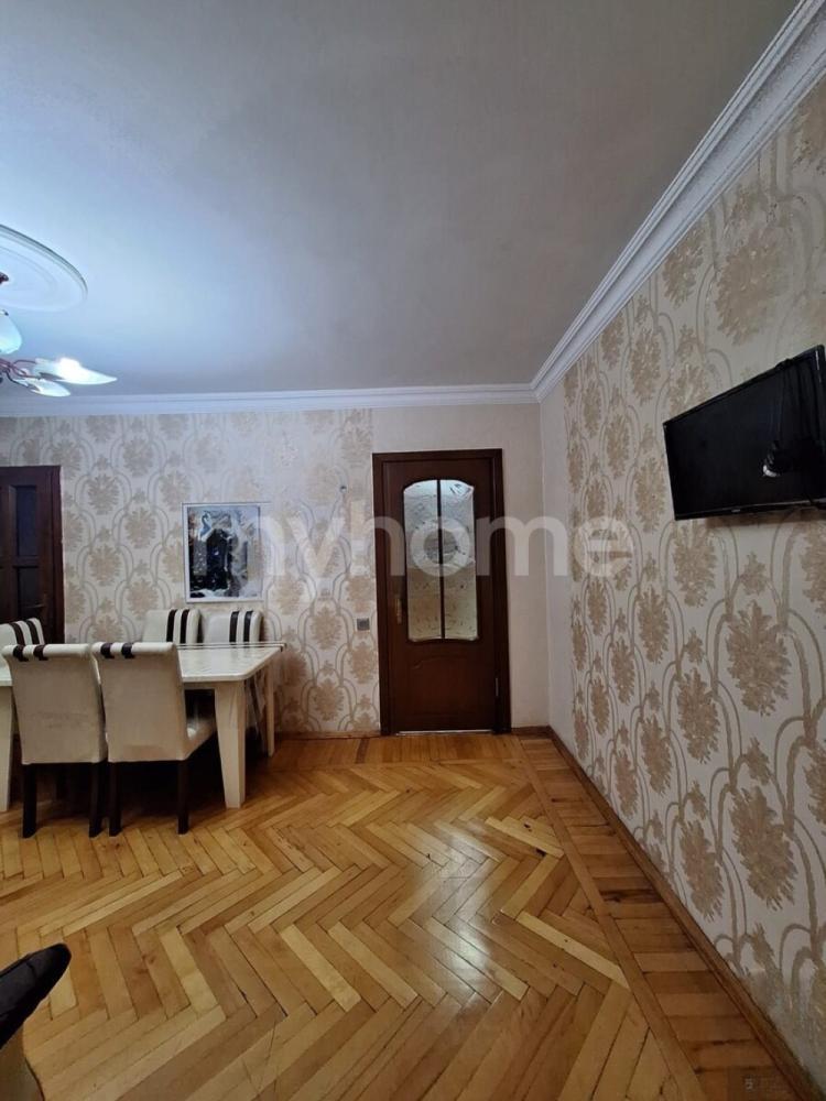 Yasamal qəsəbəsi 70m² mənzil satılır