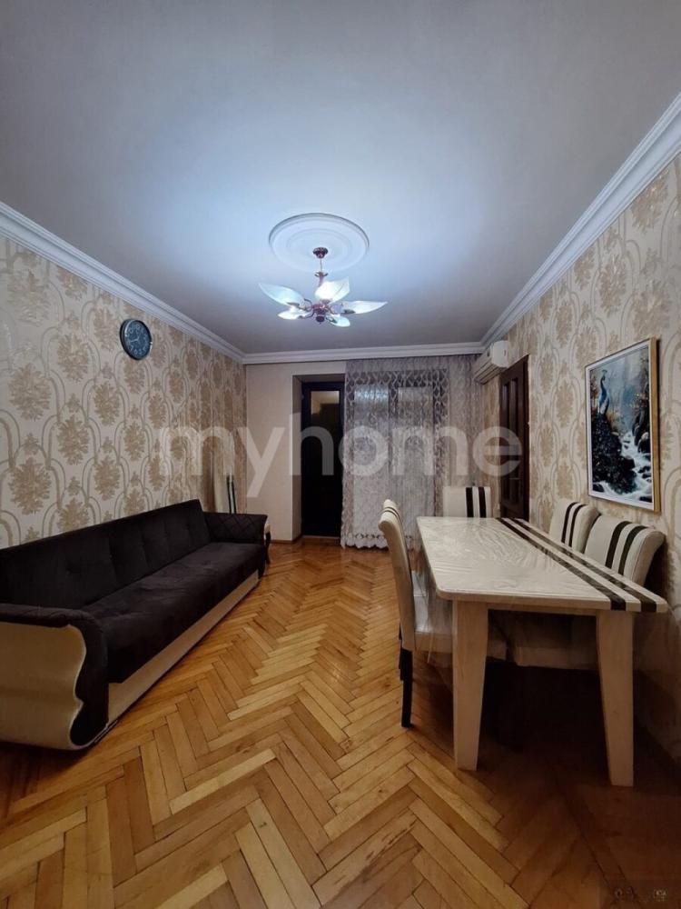 Yasamal qəsəbəsi 70m² mənzil satılır