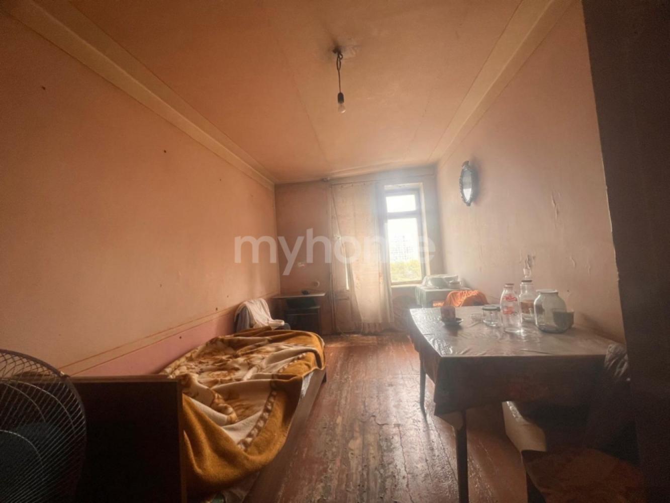 Yasamal qəsəbəsi 50m² mənzil satılır