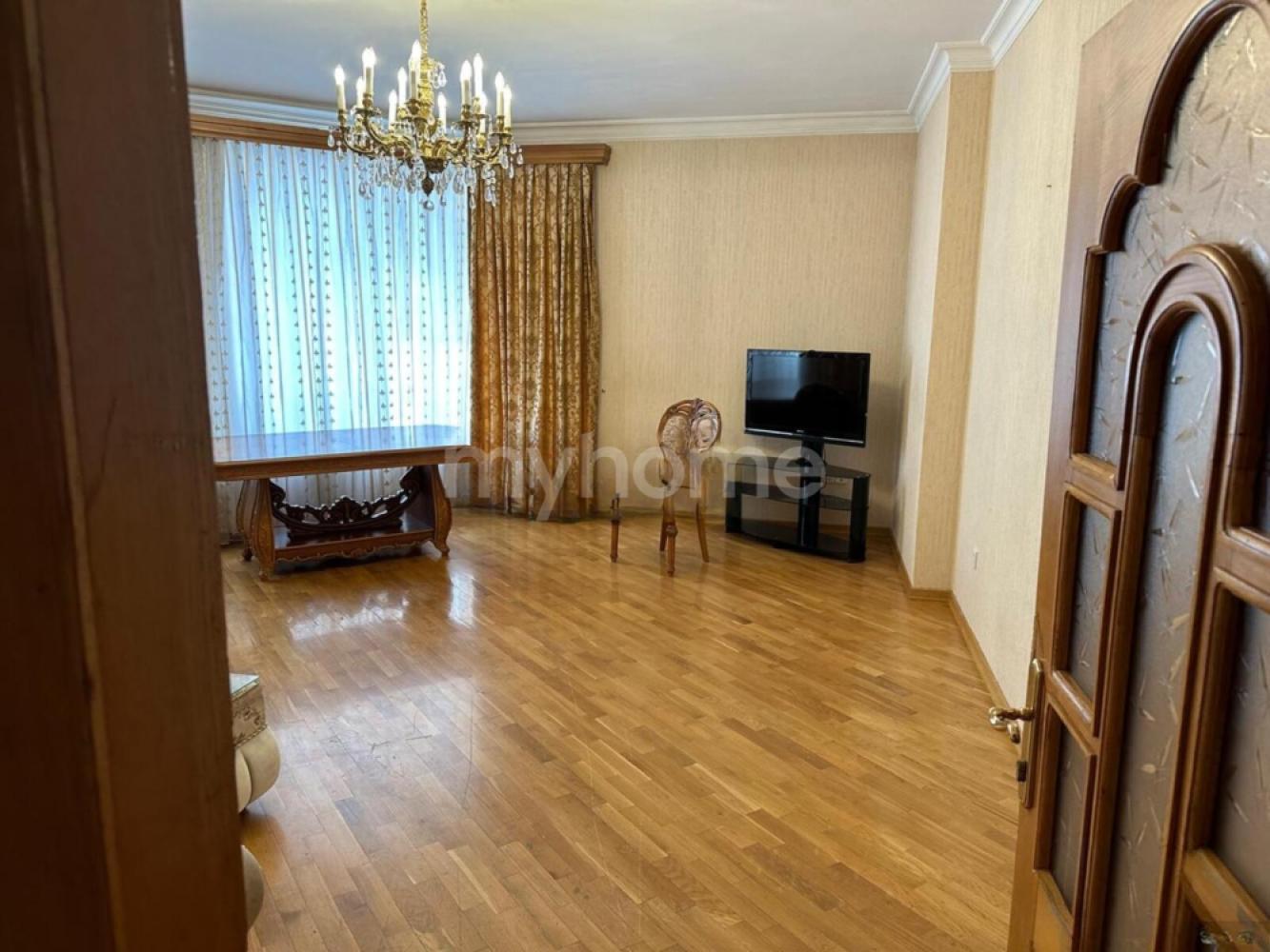 Bakı şəhəri 114m² mənzil kirayə verilir