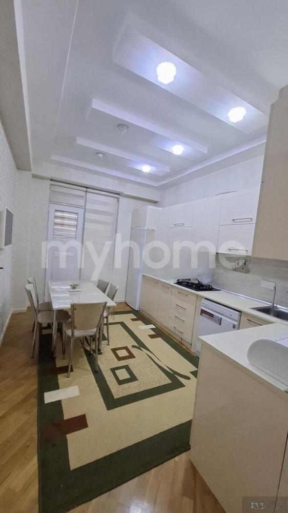 Bakı şəhəri 110m² mənzil kirayə verilir