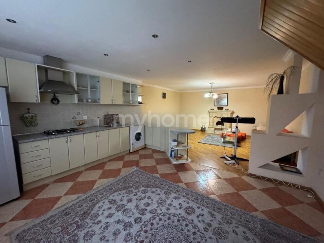 Bakı şəhəri 92m² mənzil satılır
