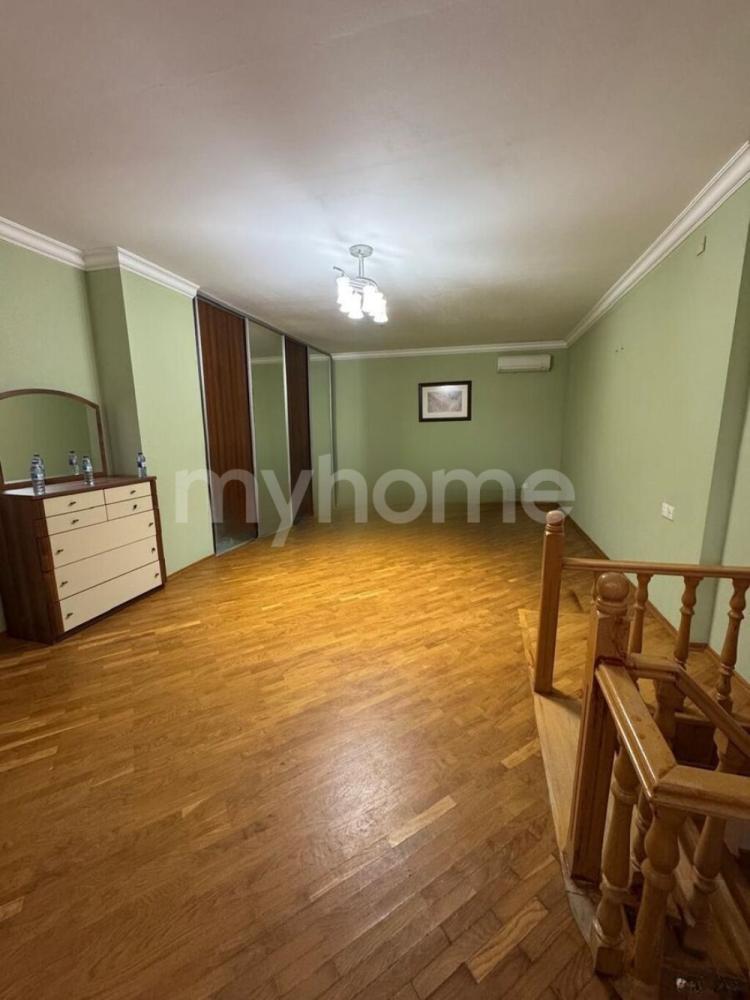 Bakı şəhəri 92m² mənzil satılır
