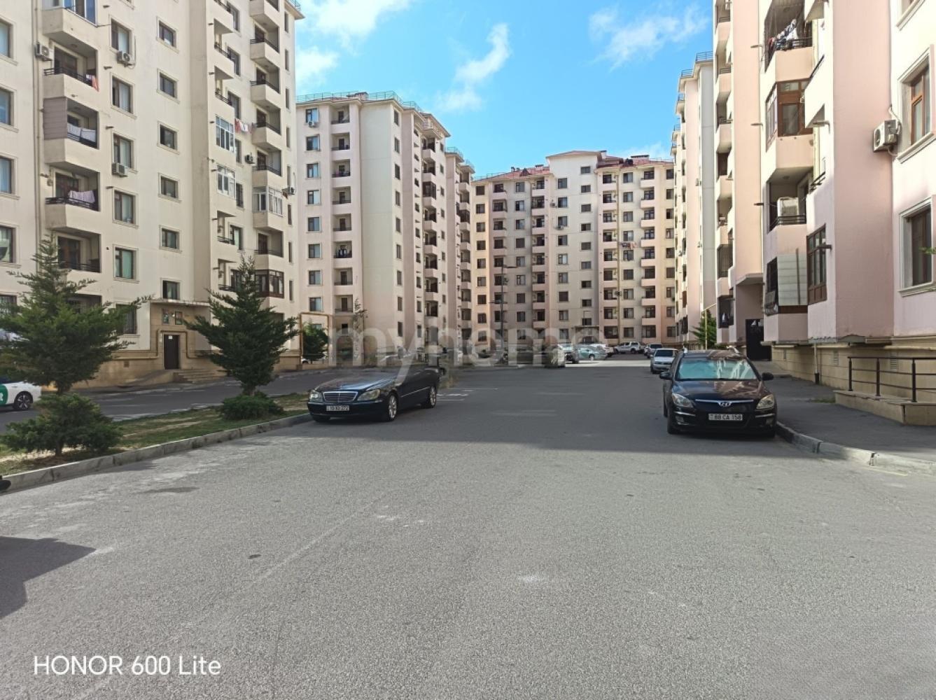 Ramana qəsəbəsi 92m² mənzil satılır