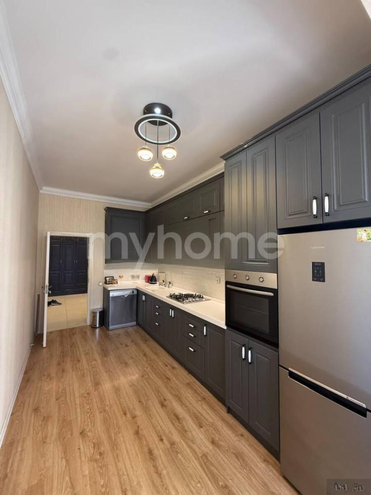 Bakı şəhəri 95m² mənzil satılır