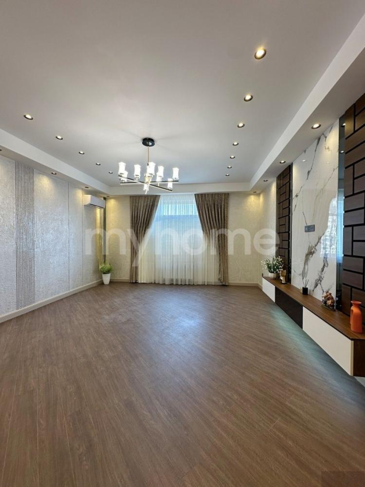 Bakı şəhəri 135m² mənzil satılır