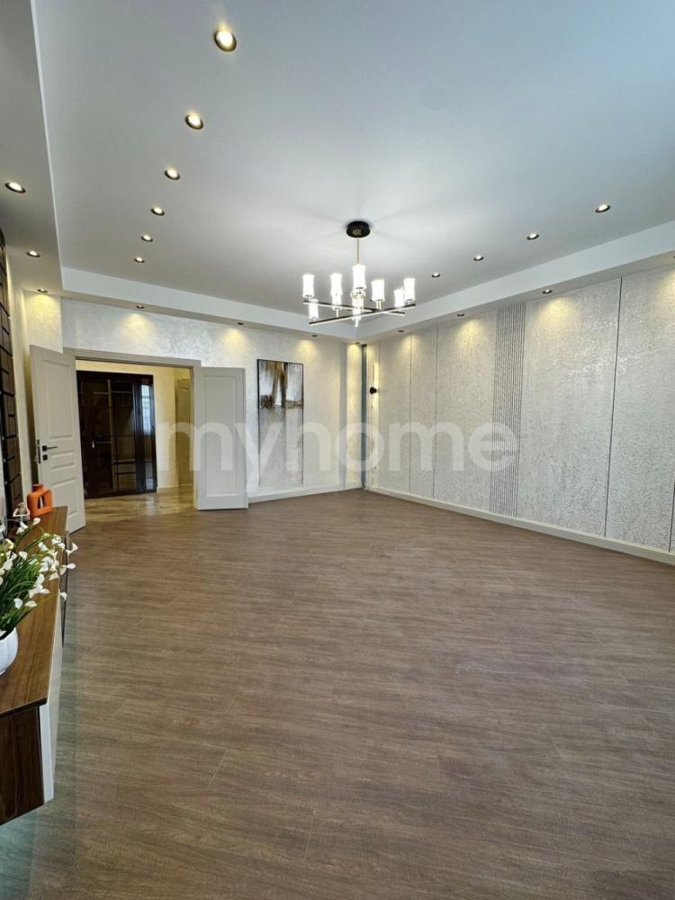 Bakı şəhəri 135m² mənzil satılır