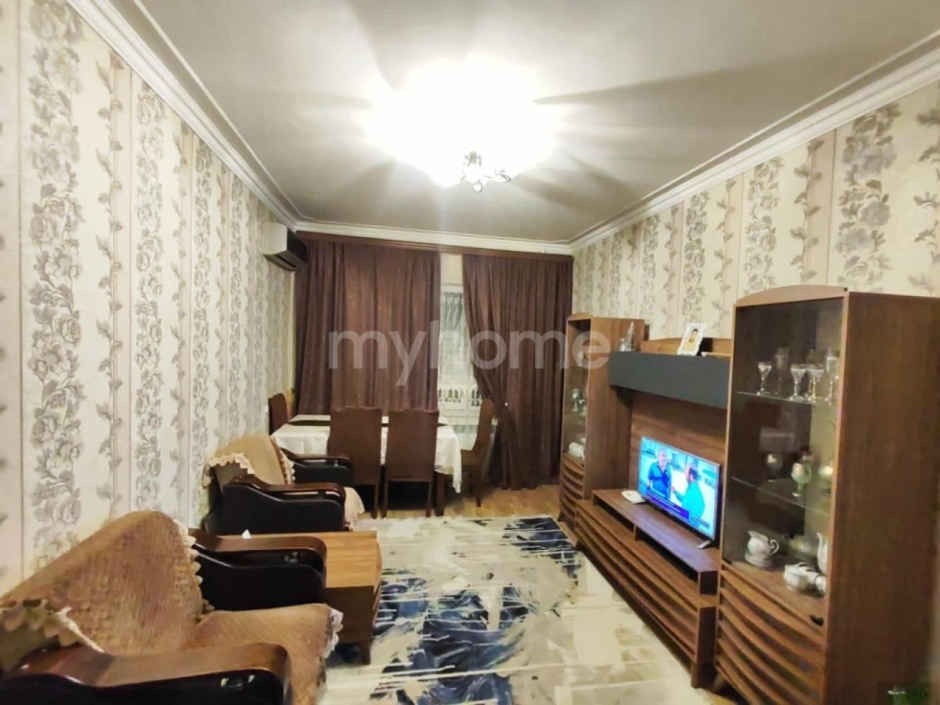 Qaraçuxur qəsəbəsi 60m² mənzil satılır