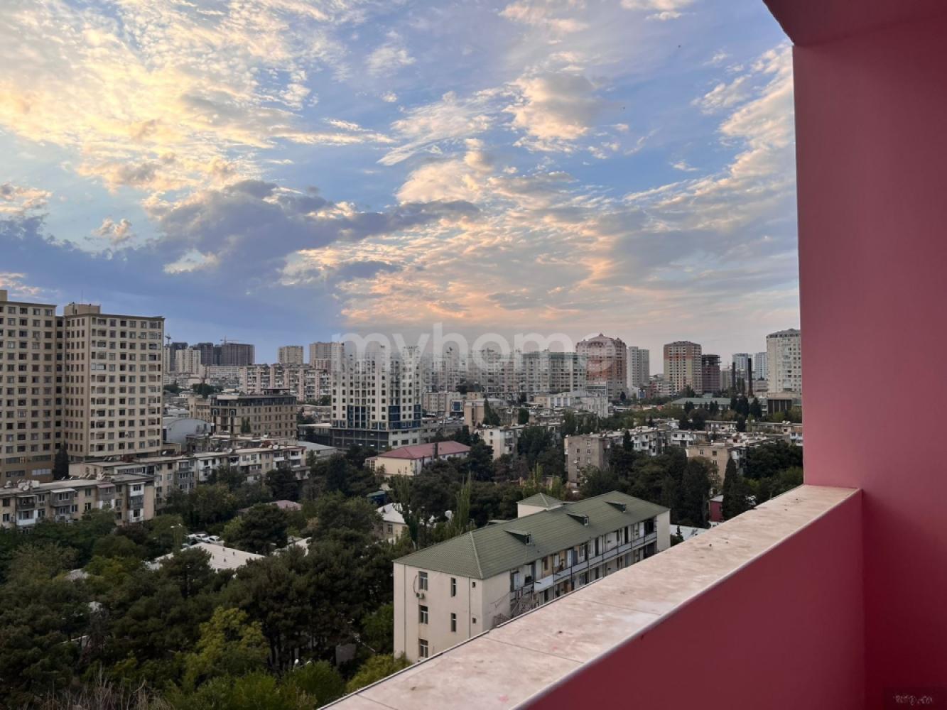 Bakı şəhəri 92m² mənzil satılır