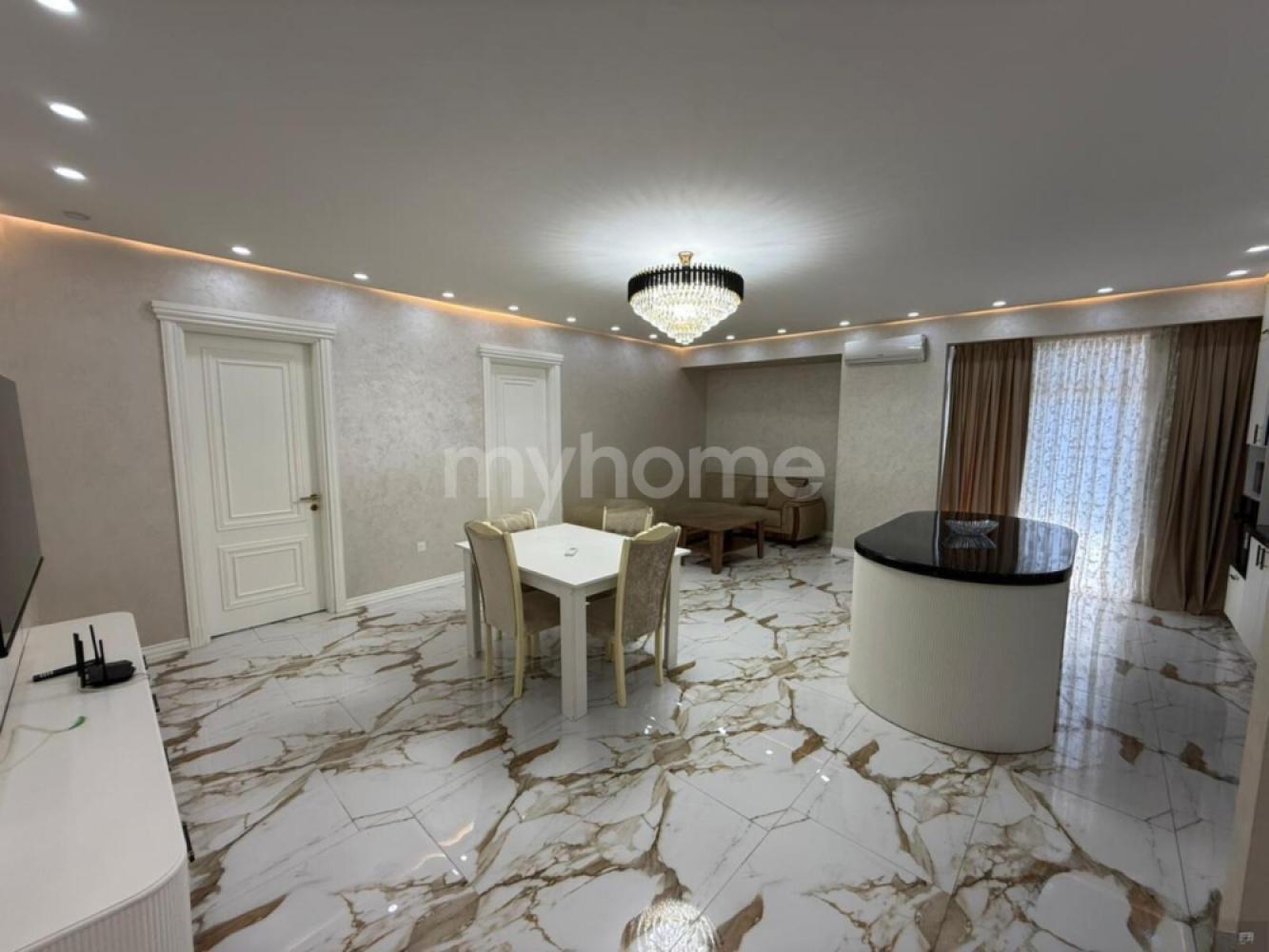Bakı şəhəri 210m² mənzil kirayə verilir