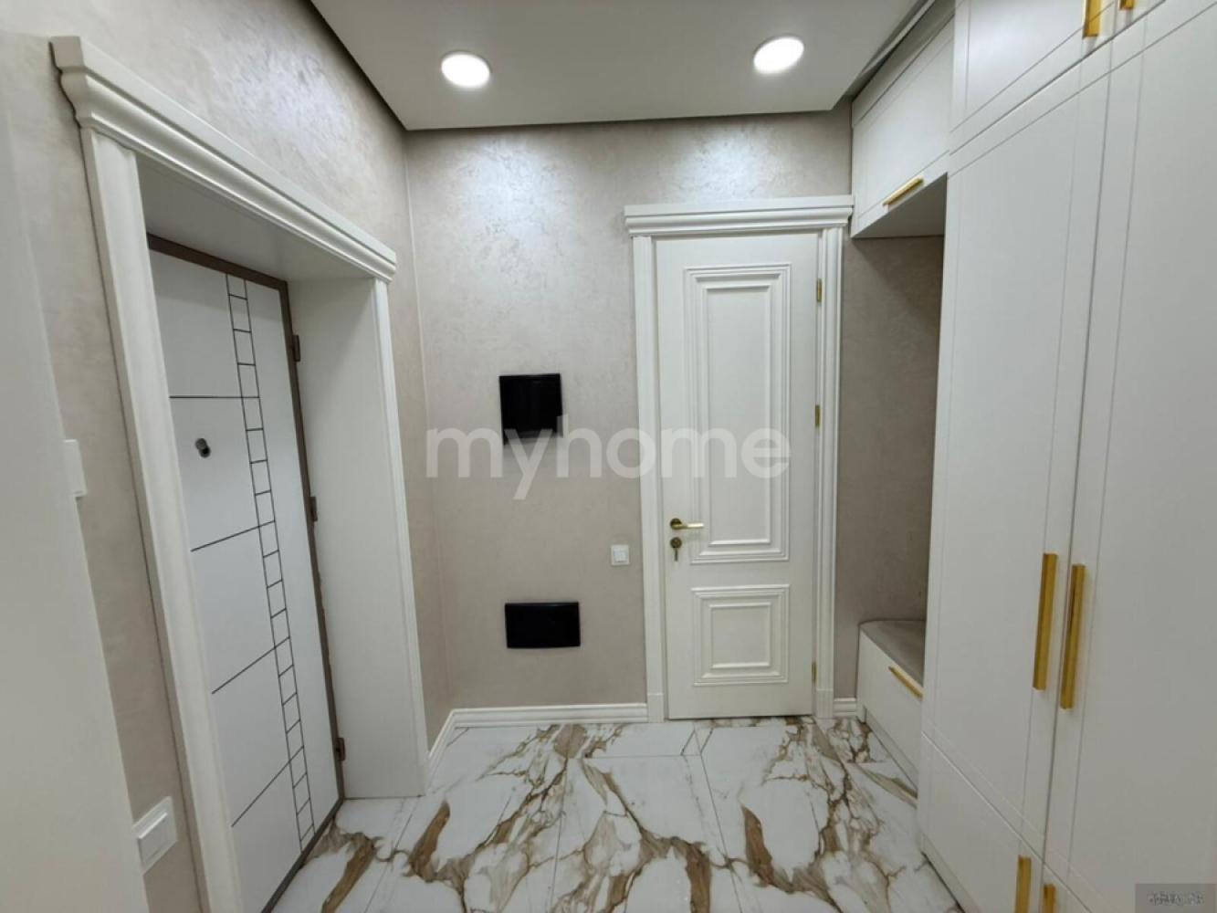 Bakı şəhəri 210m² mənzil kirayə verilir