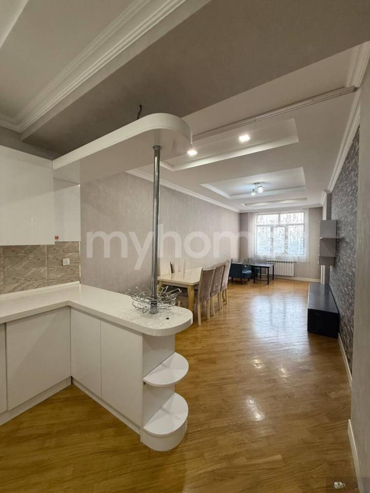 Bakı şəhəri 136m² mənzil kirayə verilir