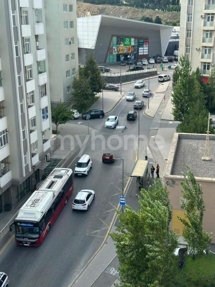 Yasamal qəsəbəsi 62m² mənzil satılır