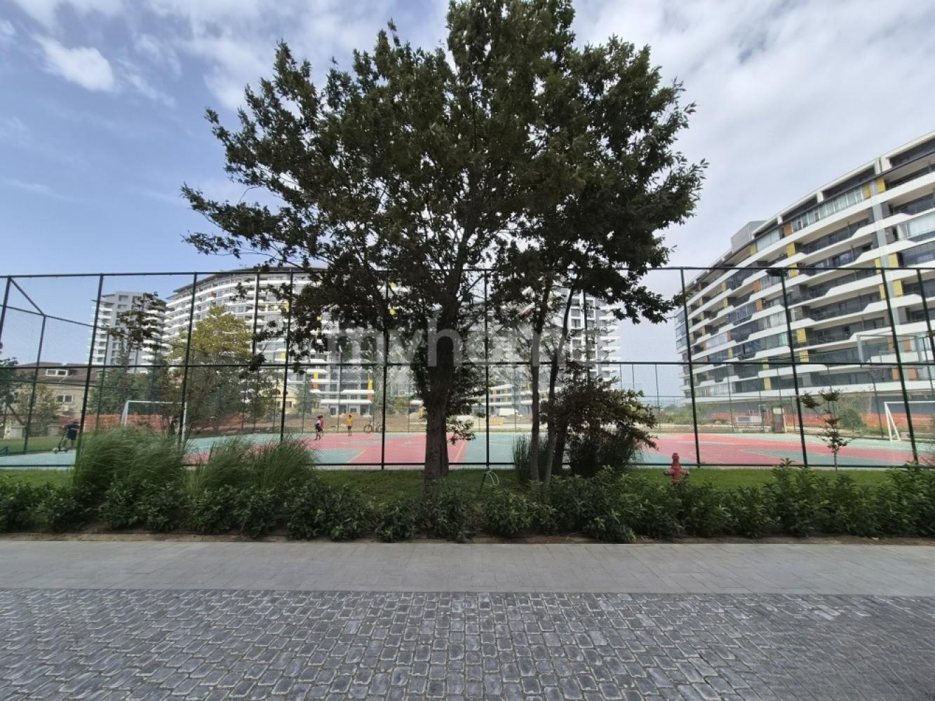 Binəqədi qəsəbəsi 73m² mənzil satılır