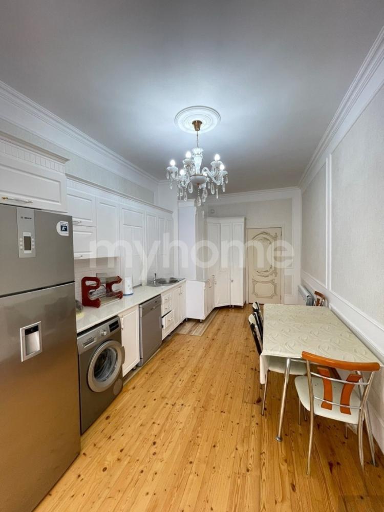 Xətai qəsəbəsi 155m² mənzil kirayə verilir