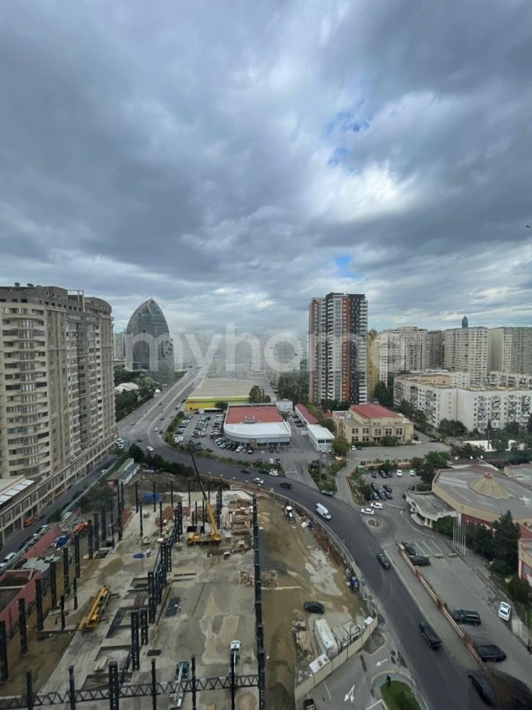 Xətai qəsəbəsi 155m² mənzil kirayə verilir
