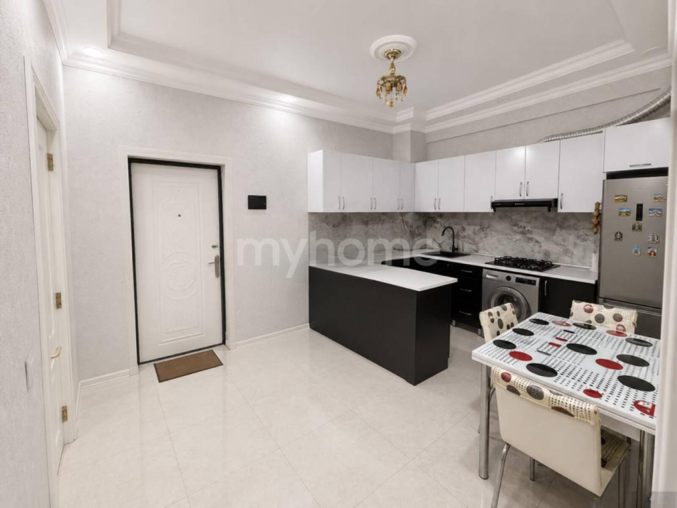 Bakı şəhəri 77m² mənzil satılır