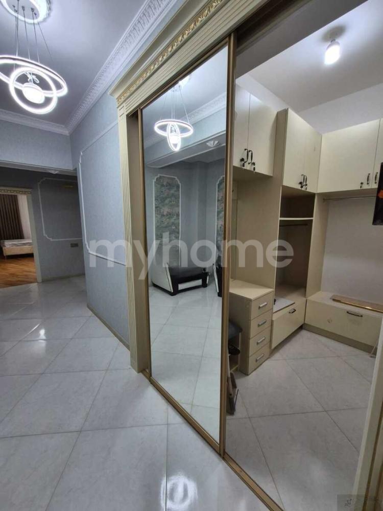 Bakı şəhəri 114m² mənzil kirayə verilir
