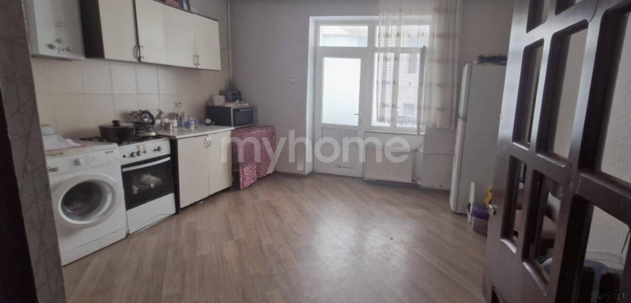 Bakı şəhəri 70m² mənzil satılır