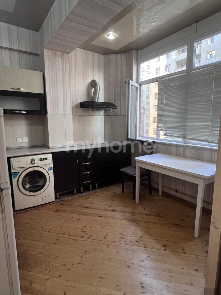 Yeni Yasamal qəsəbəsi 61m² mənzil satılır