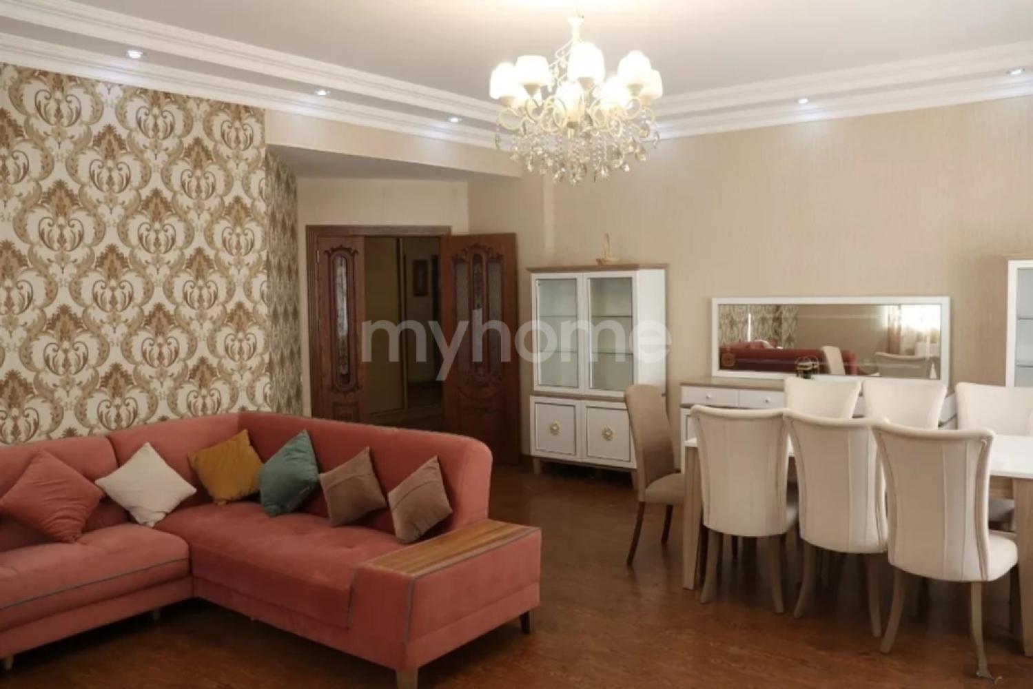 Bakı şəhəri 150m² mənzil kirayə verilir
