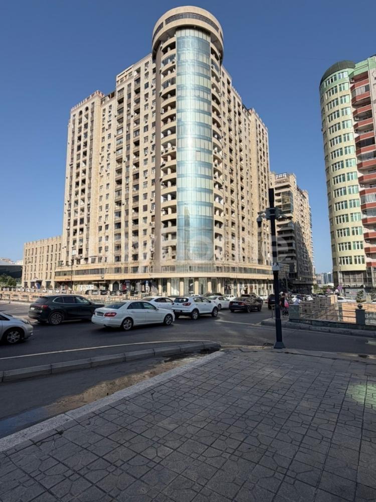 Bakı şəhəri ofis satılır