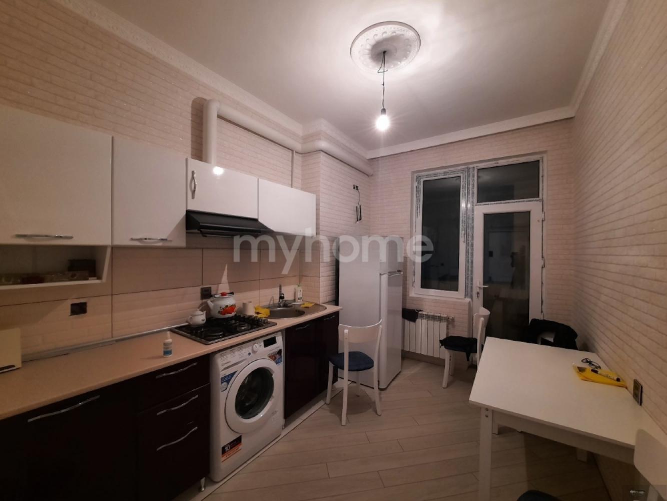 Bakı şəhəri 80m² mənzil kirayə verilir