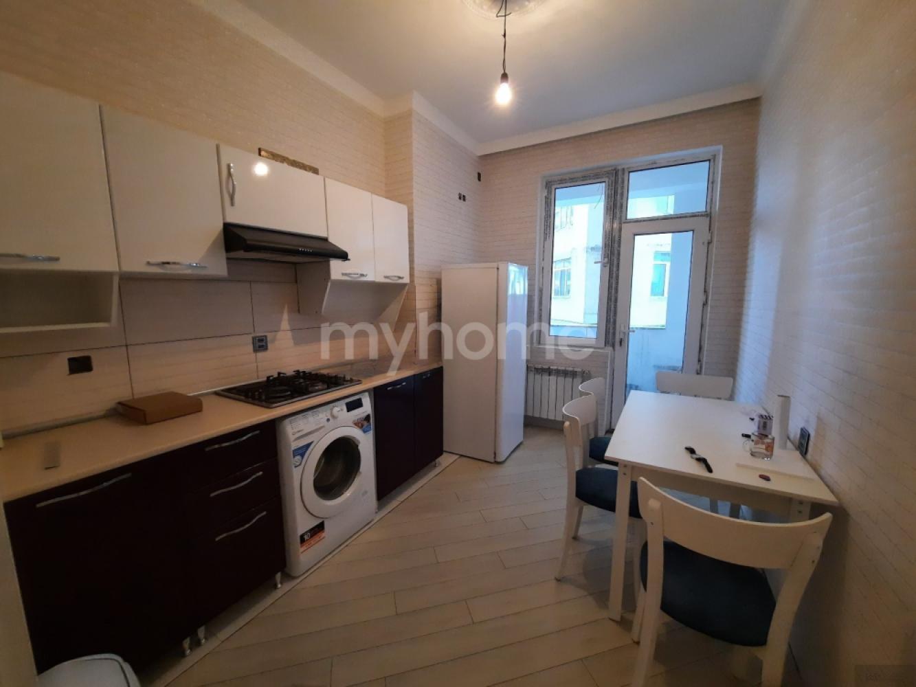 Bakı şəhəri 80m² mənzil kirayə verilir
