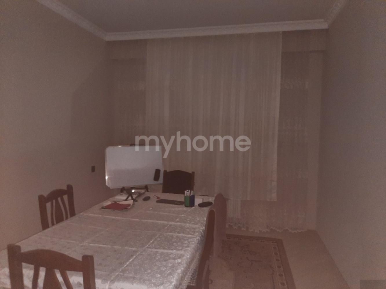 Bakı şəhəri 80m² mənzil kirayə verilir