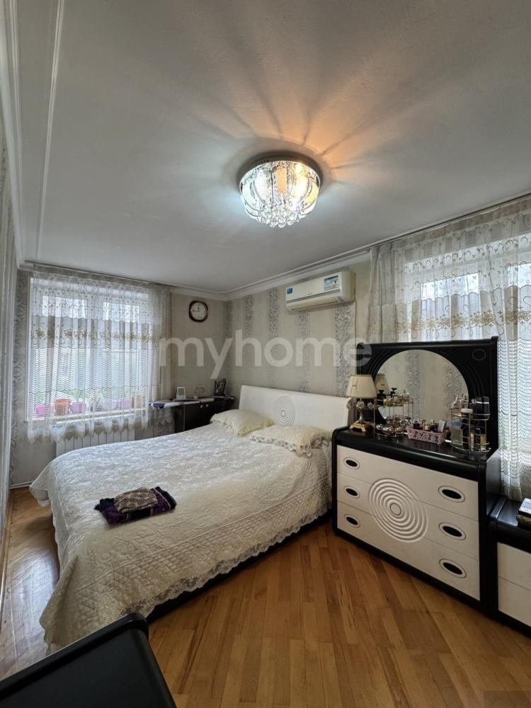Bakı şəhəri 50m² mənzil satılır