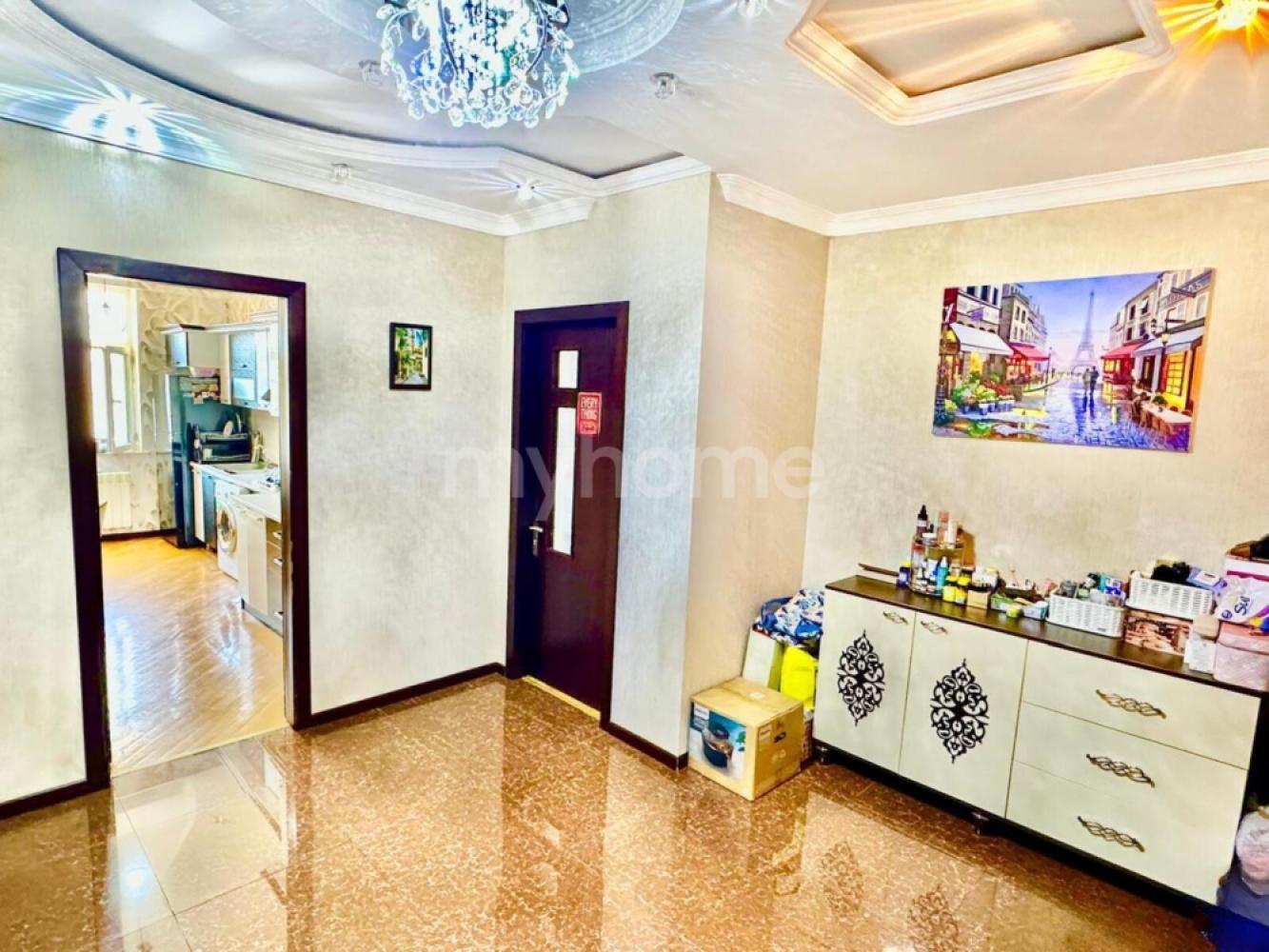 Nəsimi qəsəbəsi 137m² mənzil satılır
