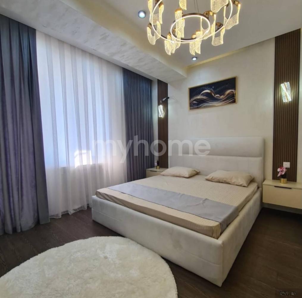 Bakı şəhəri 93m² mənzil kirayə verilir