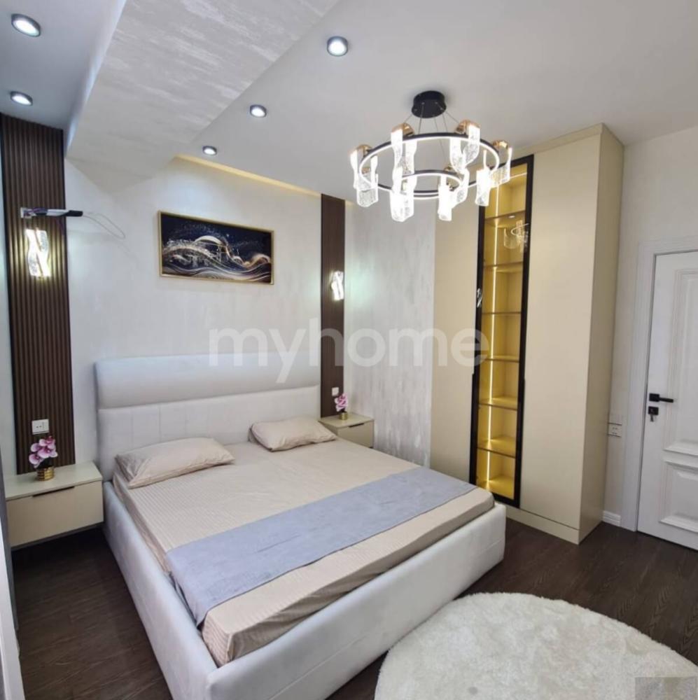 Bakı şəhəri 93m² mənzil kirayə verilir