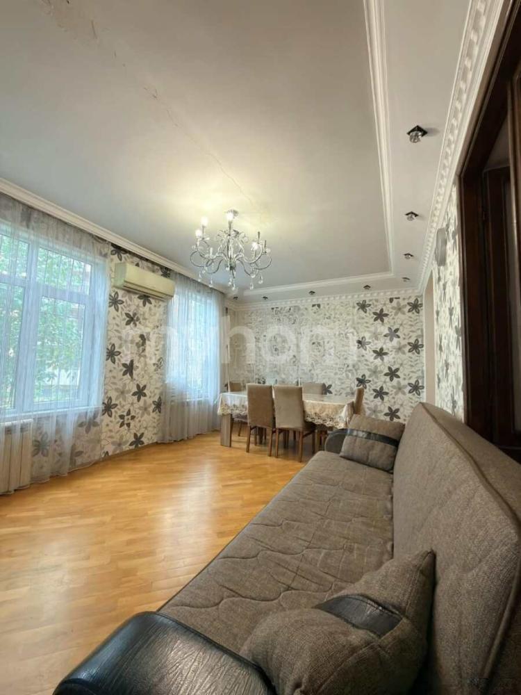 Bakı şəhəri 60m² mənzil kirayə verilir