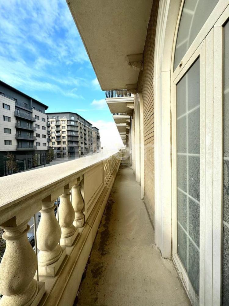 Ağ şəhər qəsəbəsi 104m² mənzil satılır