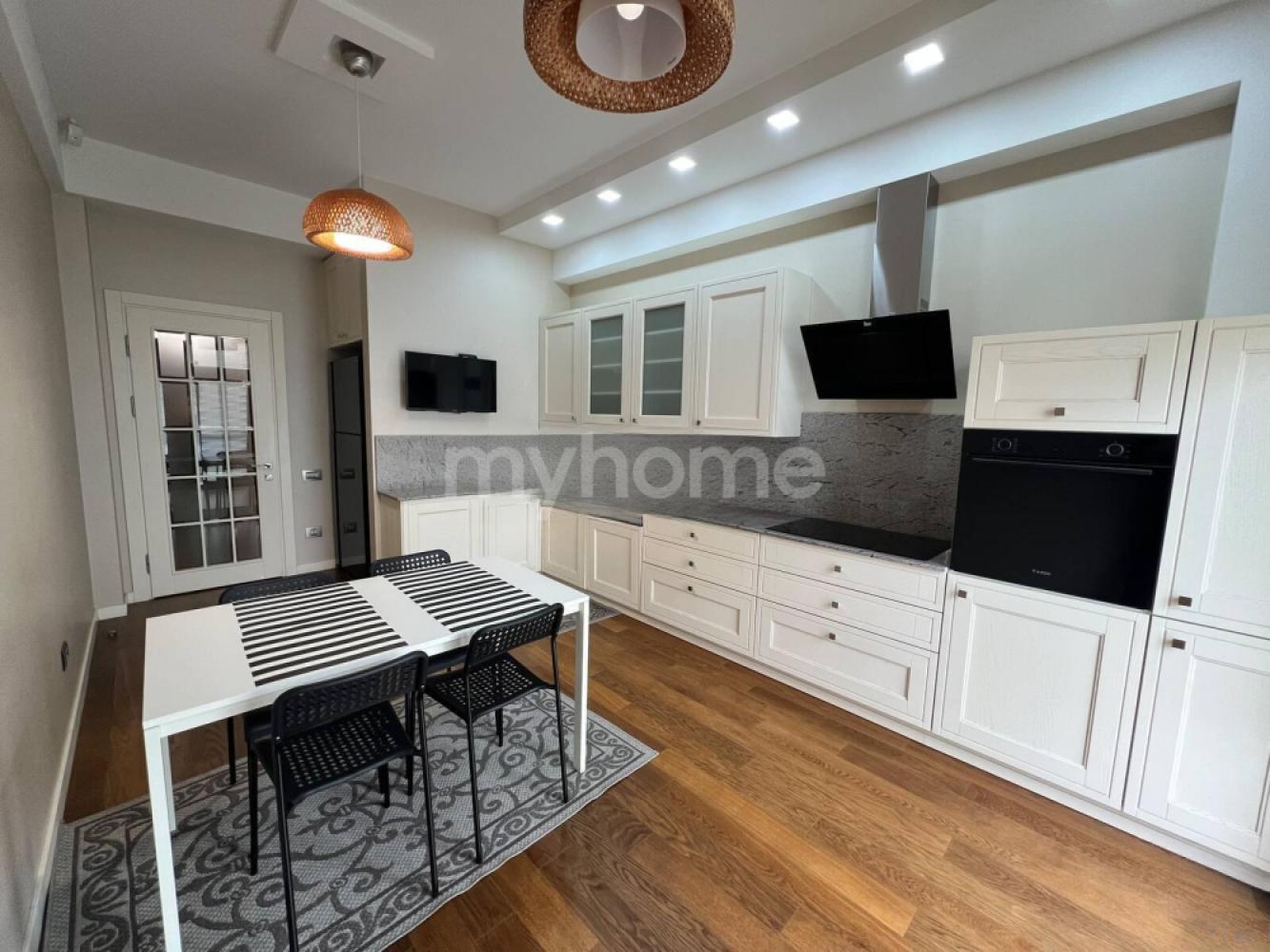 Bakı şəhəri 160m² mənzil kirayə verilir