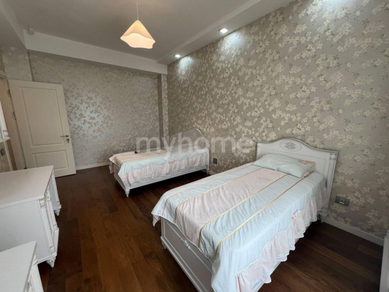 Bakı şəhəri 160m² mənzil kirayə verilir