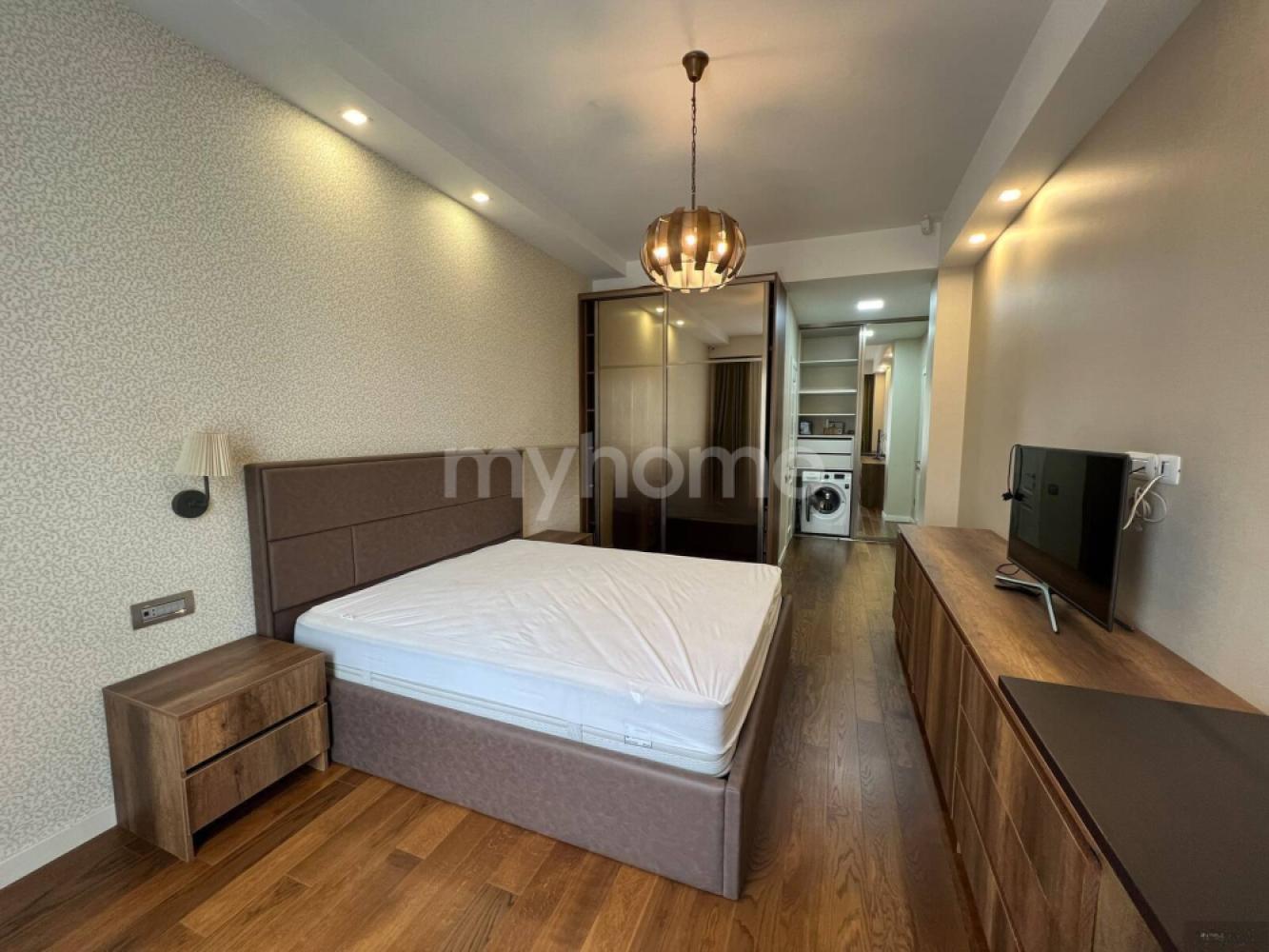 Bakı şəhəri 160m² mənzil kirayə verilir