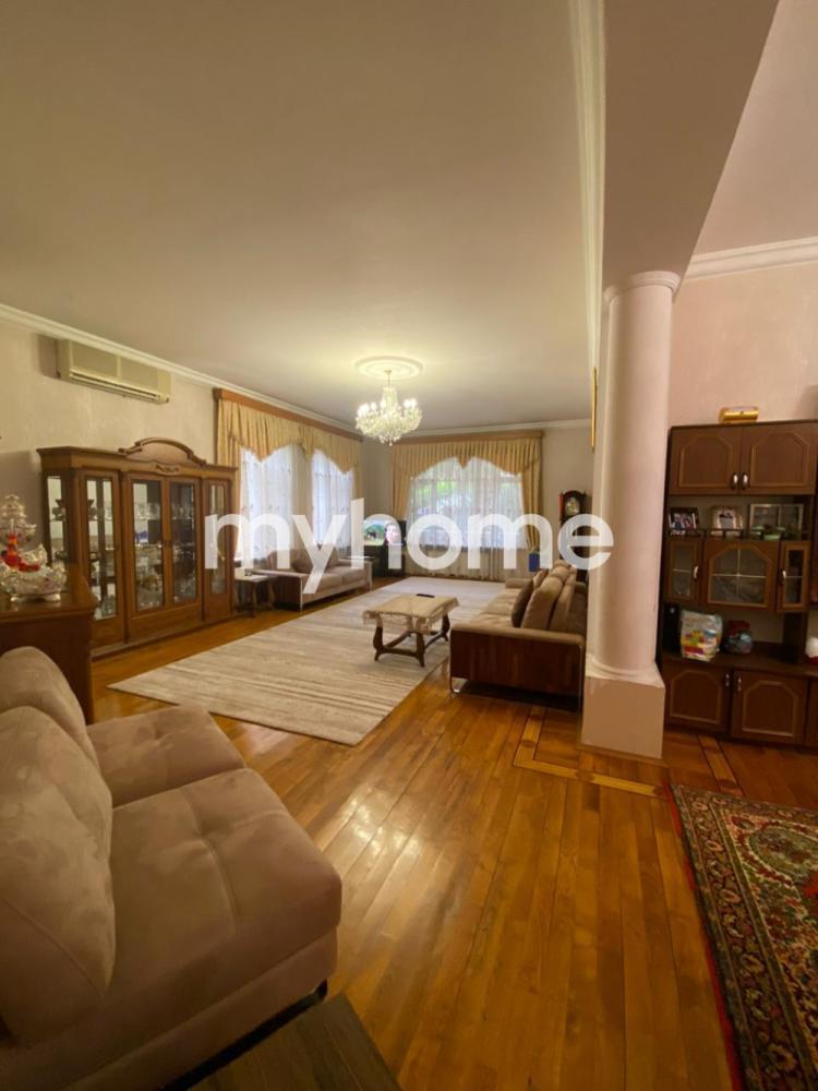 Qaraçuxur qəsəbəsi 400m² həyət evi satılır