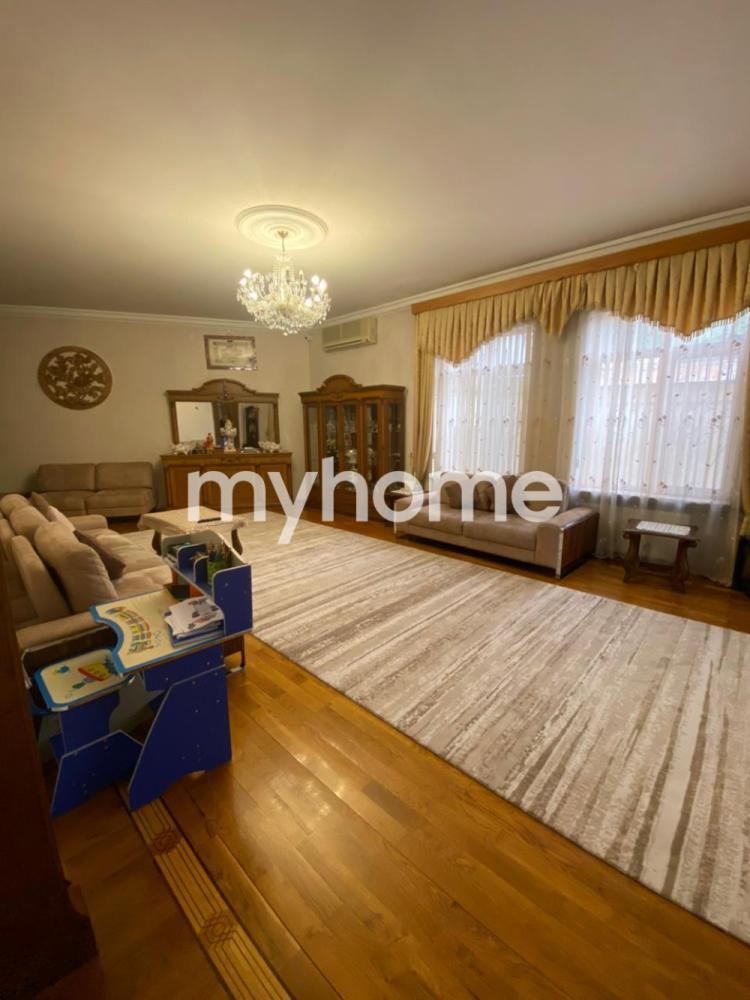 Qaraçuxur qəsəbəsi 400m² həyət evi satılır