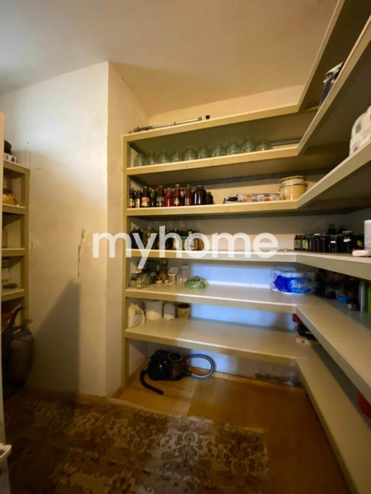 Qaraçuxur qəsəbəsində 400m² həyət evi satılır Qaraçuxur qəsəbəsində 400m² həyət evi satılır
