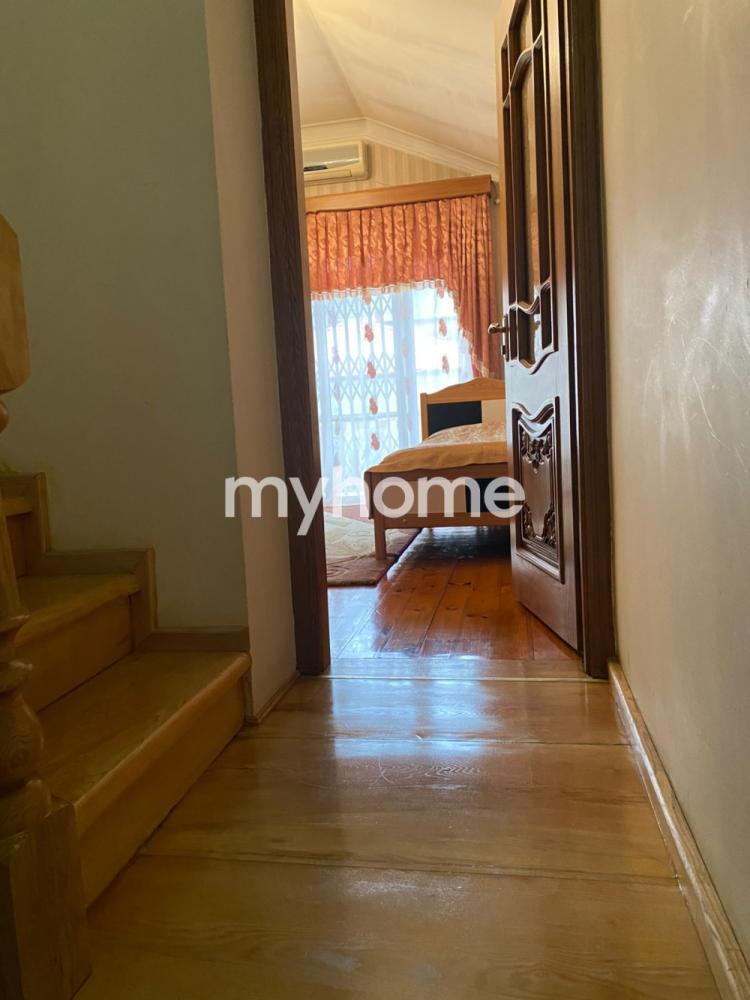 Qaraçuxur qəsəbəsində 400m² həyət evi satılır Qaraçuxur qəsəbəsində 400m² həyət evi satılır