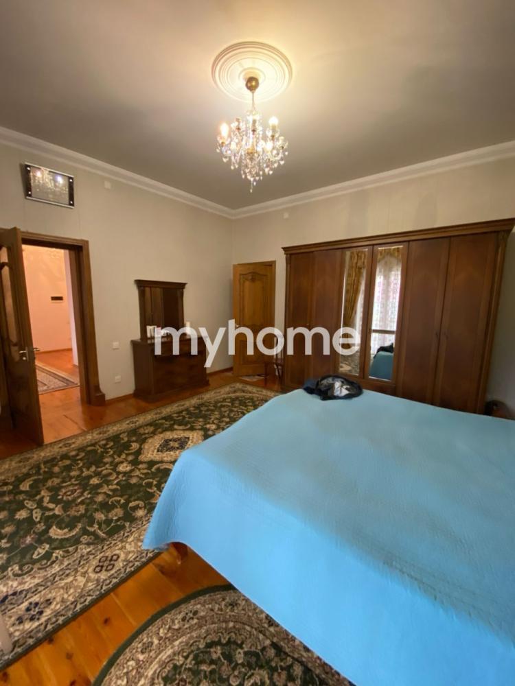 Qaraçuxur qəsəbəsində 400m² həyət evi satılır Qaraçuxur qəsəbəsində 400m² həyət evi satılır