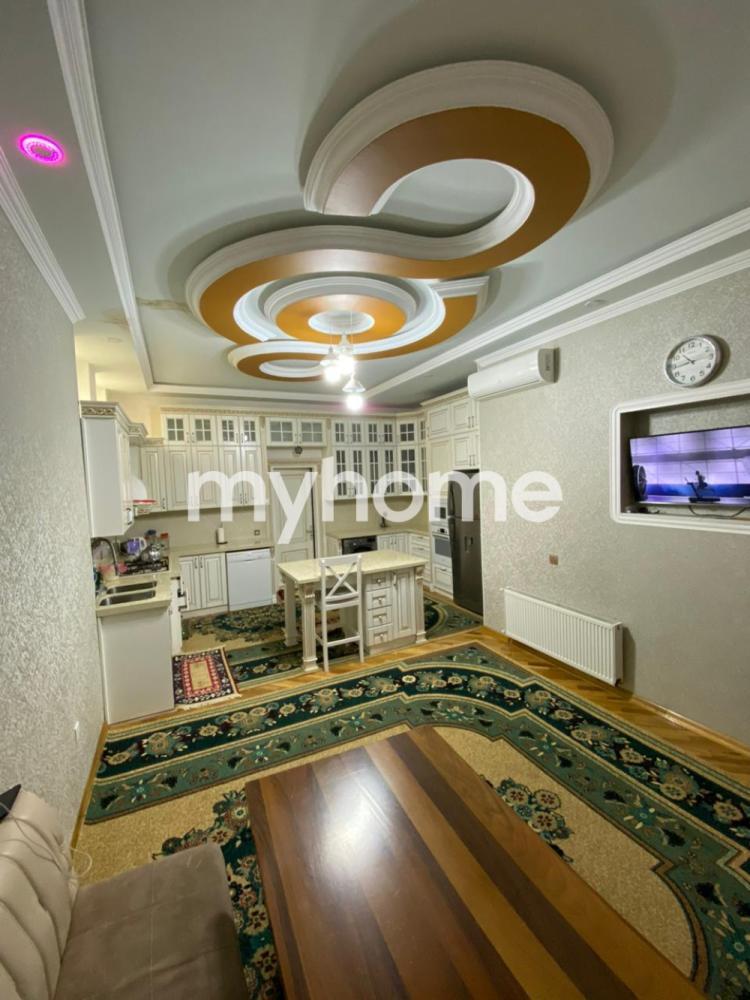 Qaraçuxur qəsəbəsində 400m² həyət evi satılır Qaraçuxur qəsəbəsində 400m² həyət evi satılır