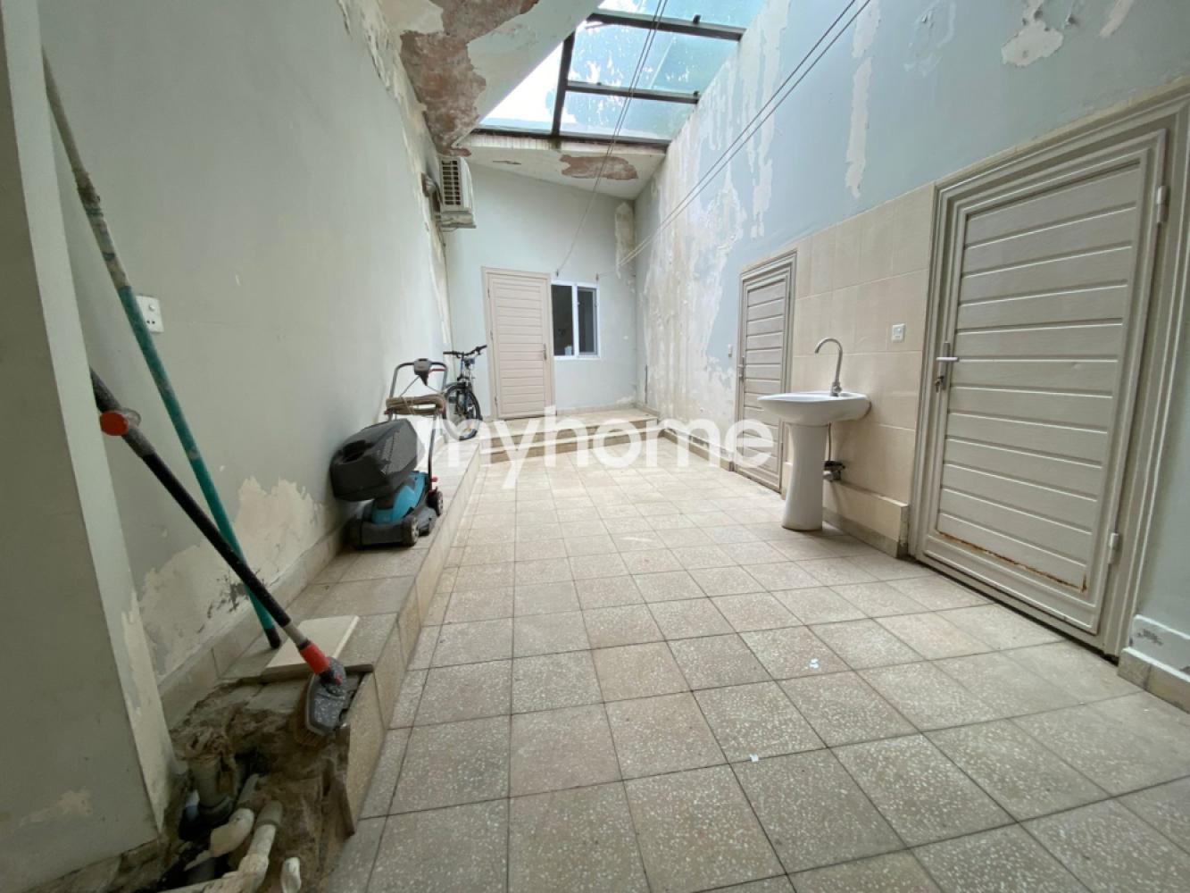 Qaraçuxur qəsəbəsində 400m² həyət evi satılır Qaraçuxur qəsəbəsində 400m² həyət evi satılır