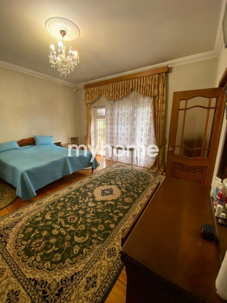 Qaraçuxur qəsəbəsində 400m² həyət evi satılır Qaraçuxur qəsəbəsində 400m² həyət evi satılır