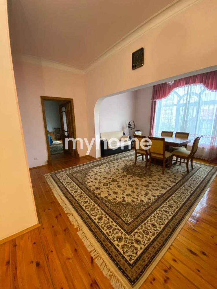 Qaraçuxur qəsəbəsində 400m² həyət evi satılır Qaraçuxur qəsəbəsində 400m² həyət evi satılır