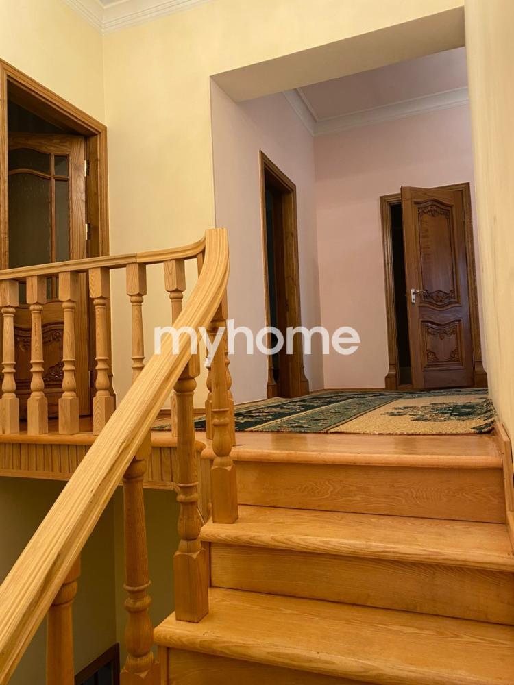 Qaraçuxur qəsəbəsində 400m² həyət evi satılır Qaraçuxur qəsəbəsində 400m² həyət evi satılır
